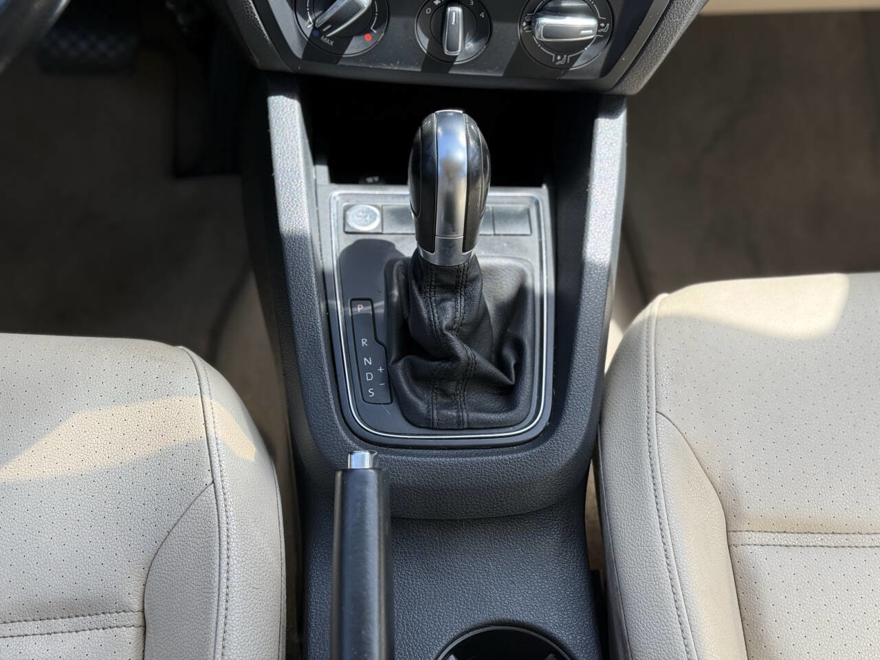 Used 2016 Volkswagen Jetta SE image 17