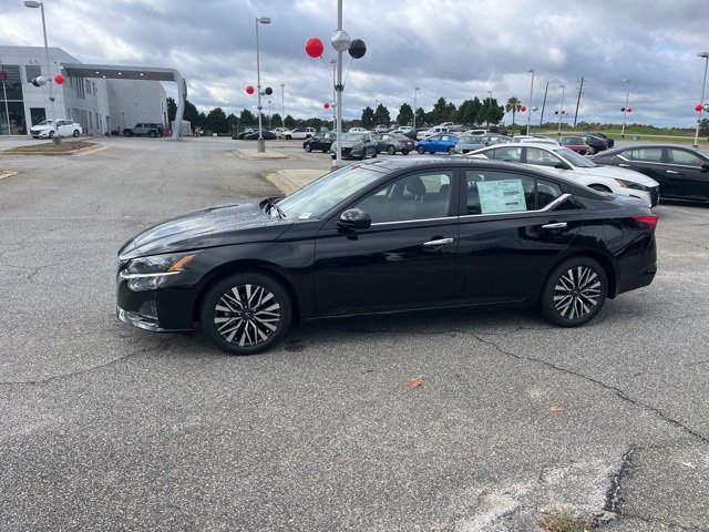 Used 2025 Nissan Altima 2.5 SV w/ SV Premium Package image 6