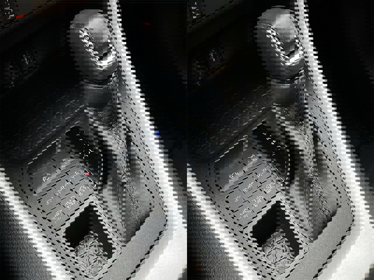 Used 2023 Toyota RAV4 XLE Premium image 17