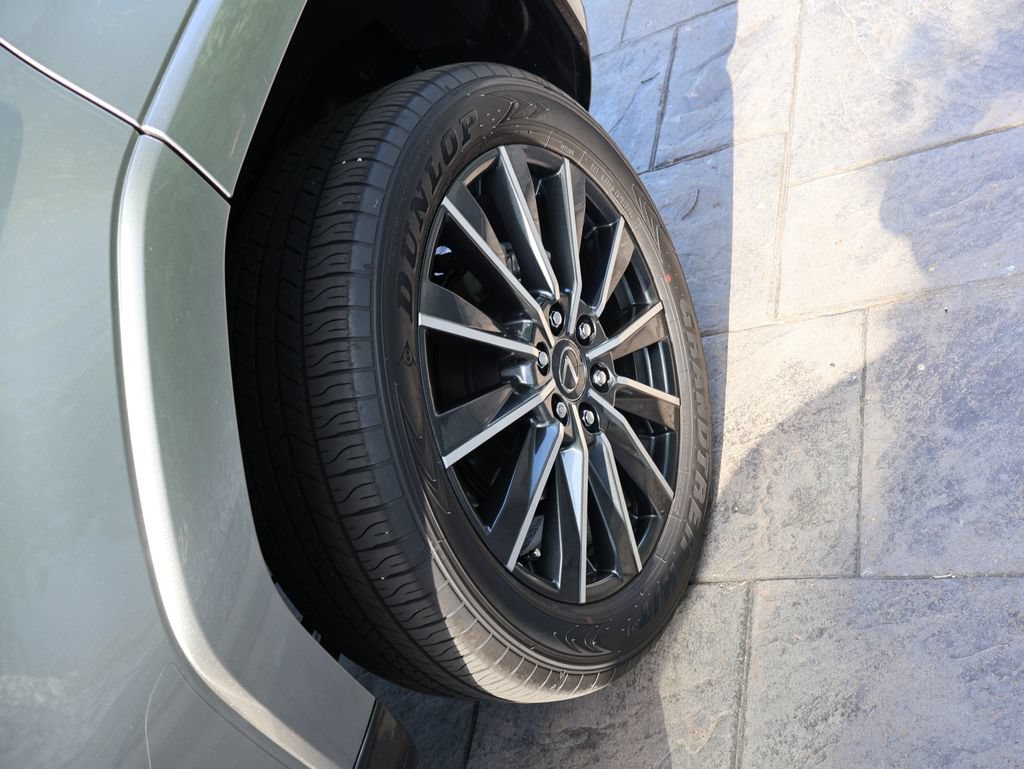 Used 2026 Lexus GX 550 w/ Accessory Package (2T) AWD/4WD image 19