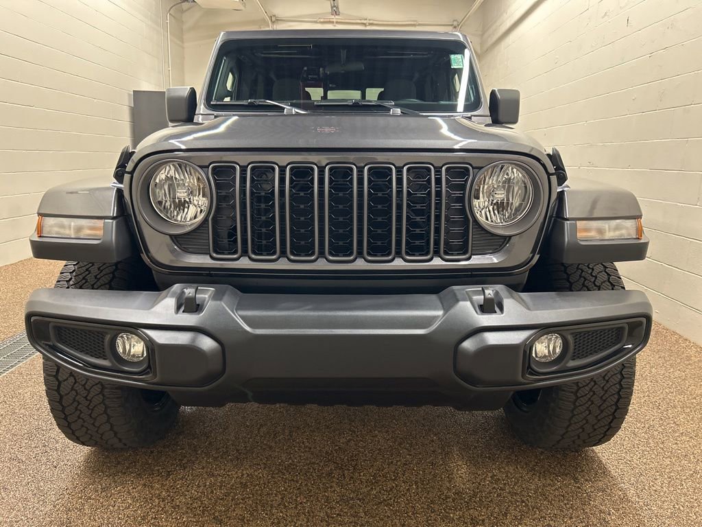 Used 2024 Jeep Gladiator Sport AWD/4WD image 5