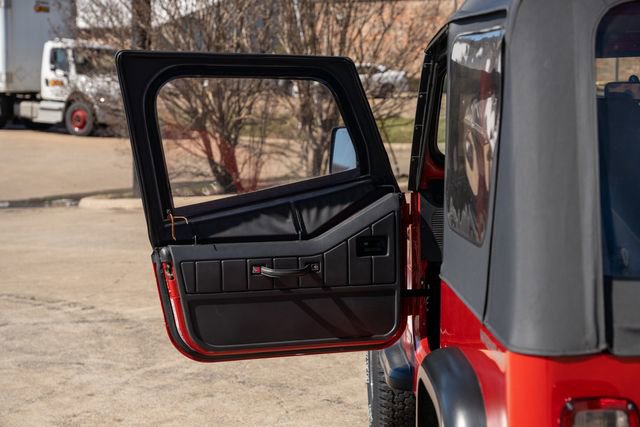 Used 1993 Jeep Wrangler S image 19