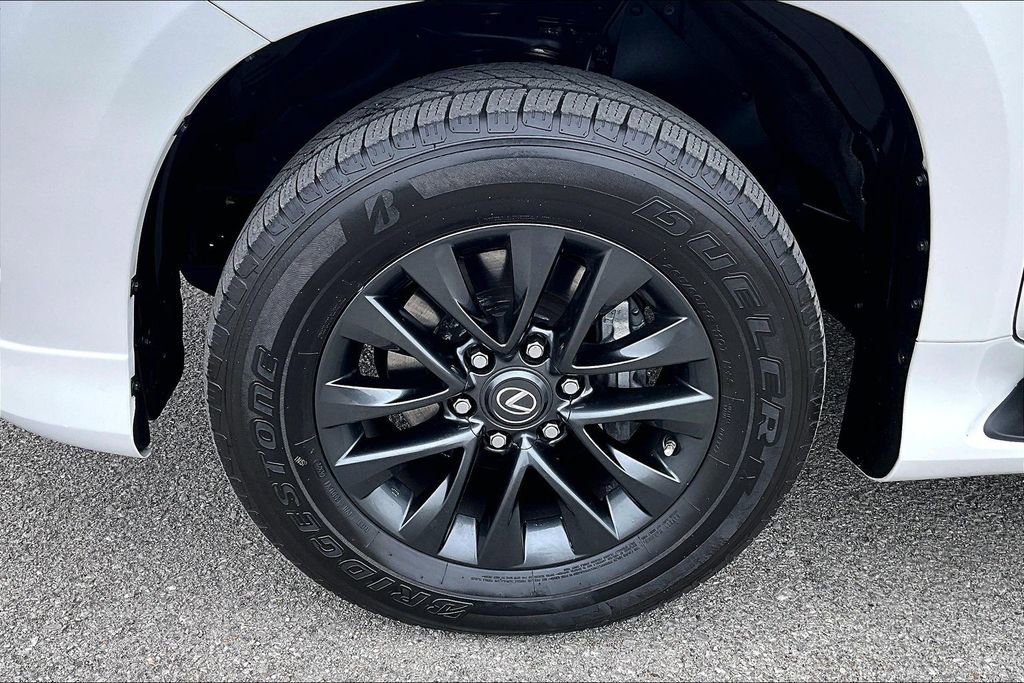 Used 2023 Lexus GX 460 Premium w/ Premium Package image 12