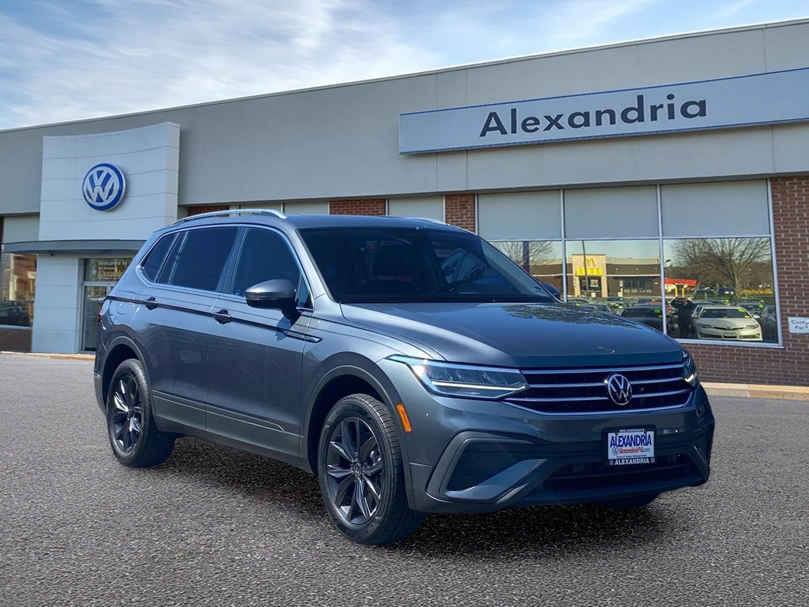 Certified 2023 Volkswagen Tiguan SE w/ Panoramic Sunroof Package FWD video 1