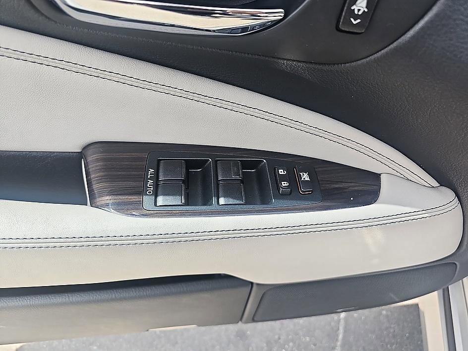 Used 2014 Lexus LS 460 w/ Comfort Package image 12