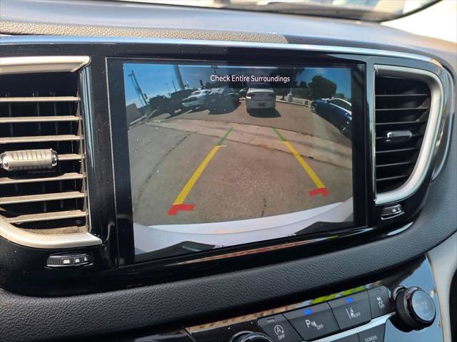 Certified 2024 Chrysler Pacifica Touring-L FWD image 27