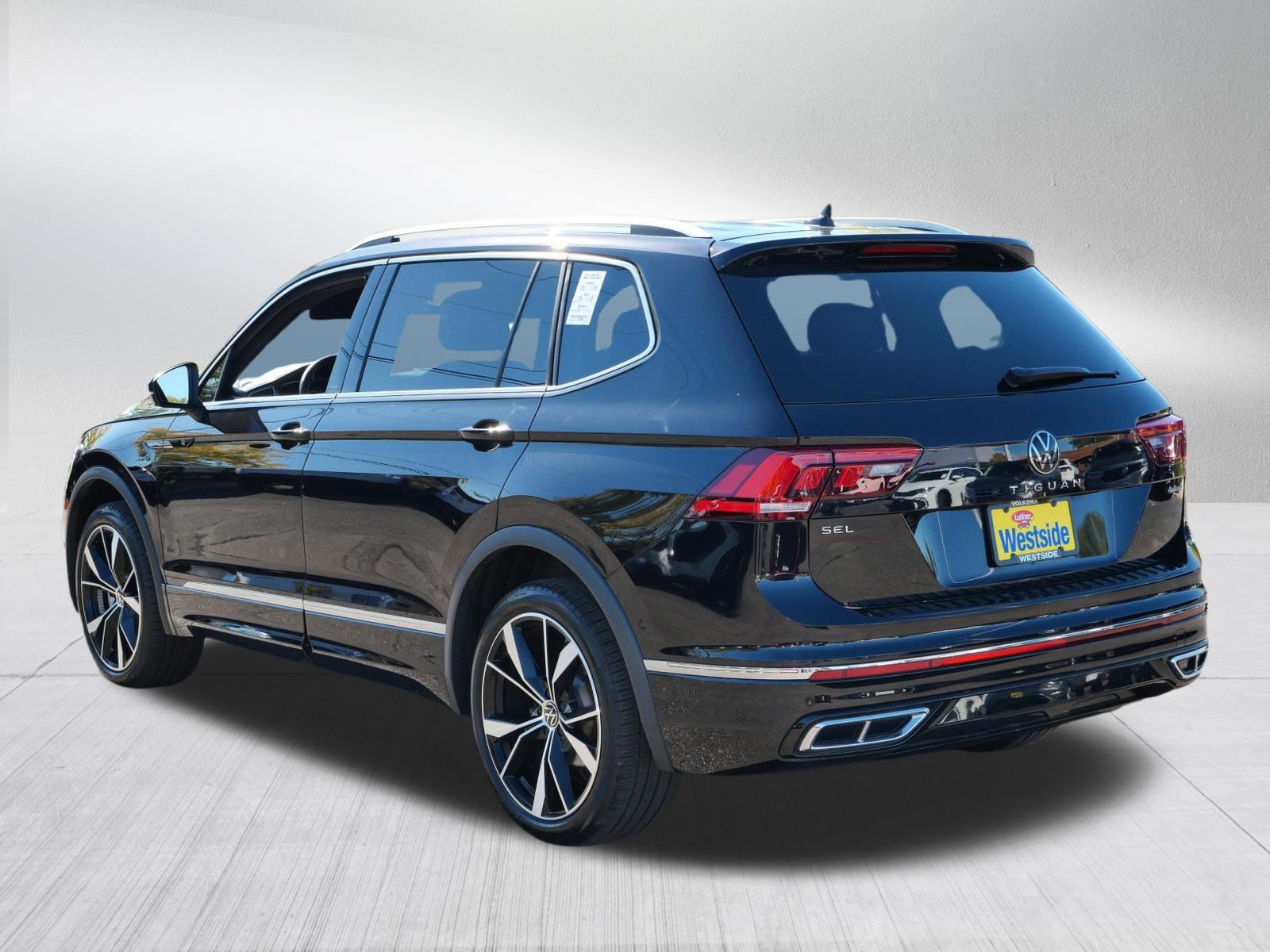 Certified 2024 Volkswagen Tiguan SEL R-Line AWD/4WD image 5