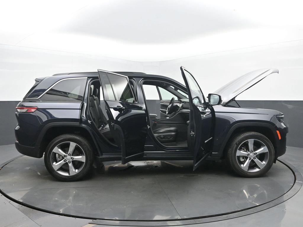 Used 2024 Jeep Grand Cherokee Limited w/ Luxury Tech Group II image 57