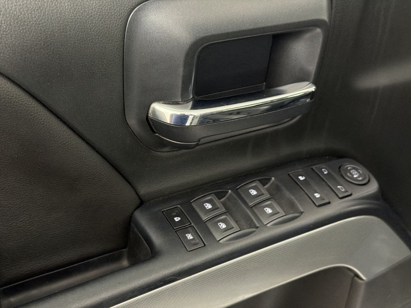 Used 2018 Chevrolet Silverado 1500 LT w/ All Star Edition AWD/4WD image 13