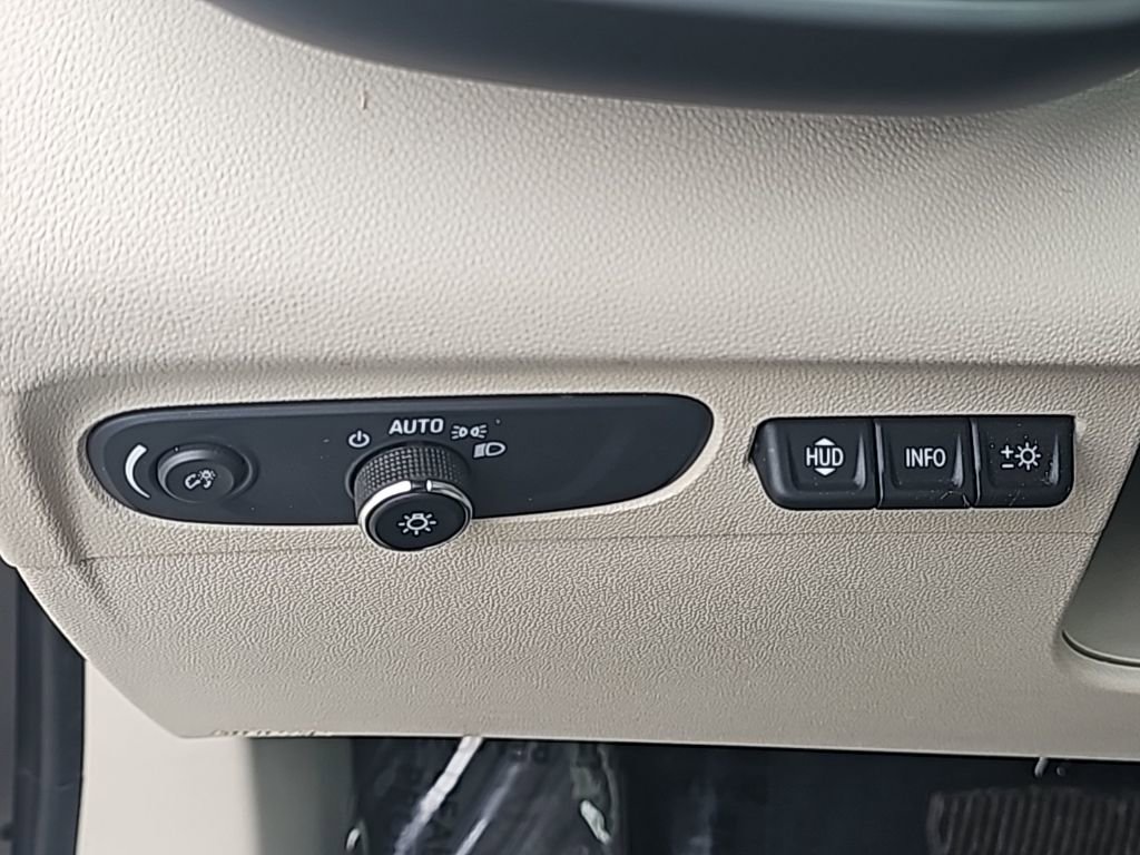 Used 2022 Buick Envision Avenir w/ Technology Package II image 18