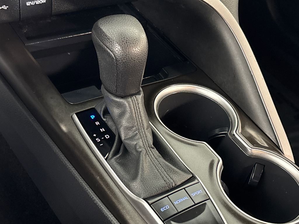 Certified 2022 Toyota Camry LE image 21