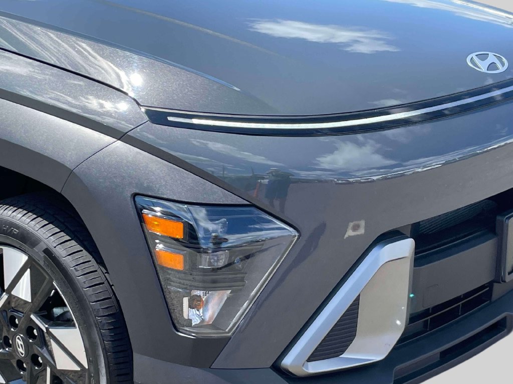 Certified 2025 Hyundai Kona SEL AWD/4WD image 10