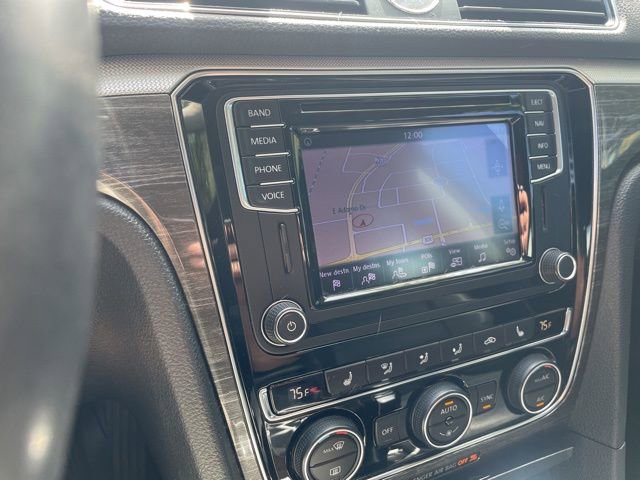 Used 2016 Volkswagen Passat 1.8T SE w/ Lighting Package FWD image 18