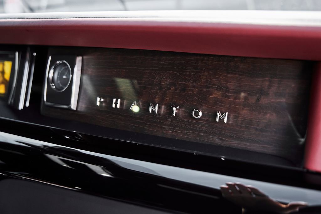 Used 2024 Rolls-Royce Phantom Sedan RWD image 57