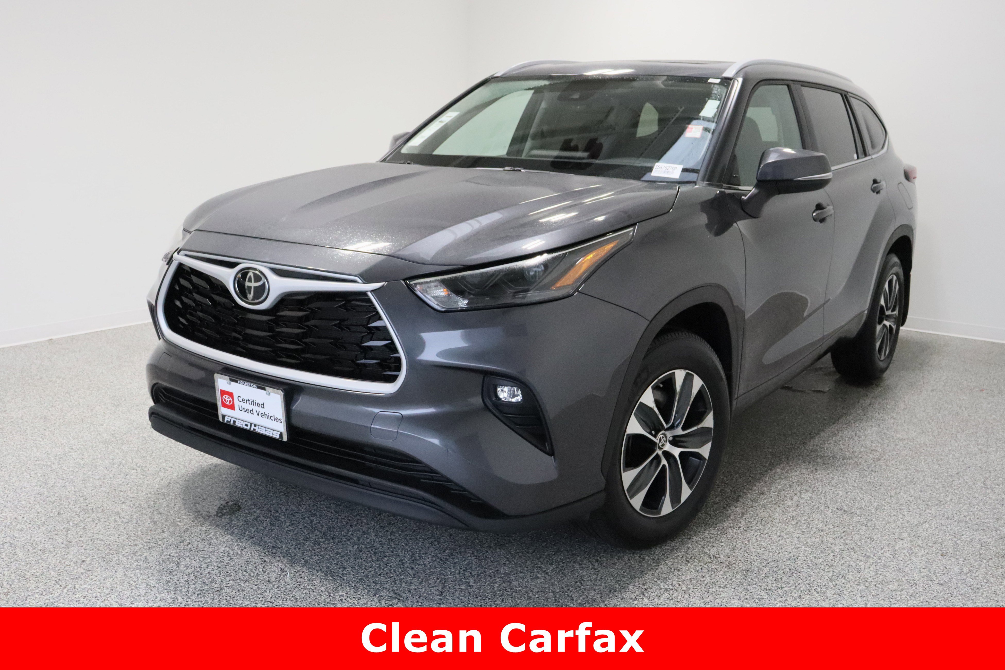 Certified 2025 Toyota Highlander XLE image 2