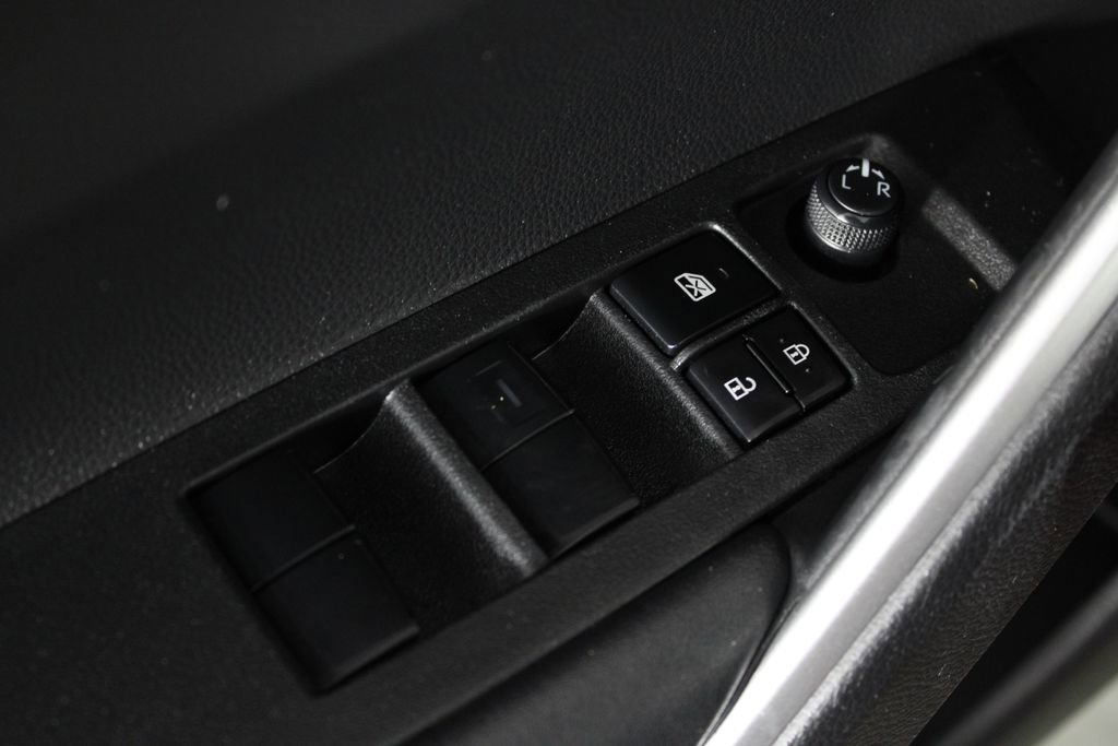 Used 2022 Toyota Corolla Cross LE image 21
