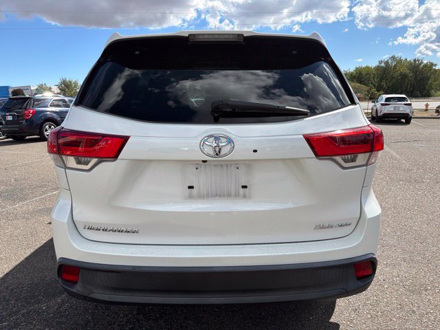 Used 2019 Toyota Highlander XLE w/ Carpet Mat Package (TMS) AWD/4WD image 5