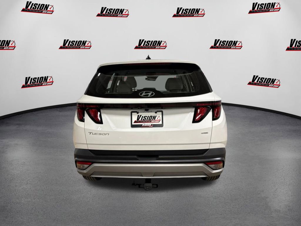 Certified 2025 Hyundai Tucson SE image 6