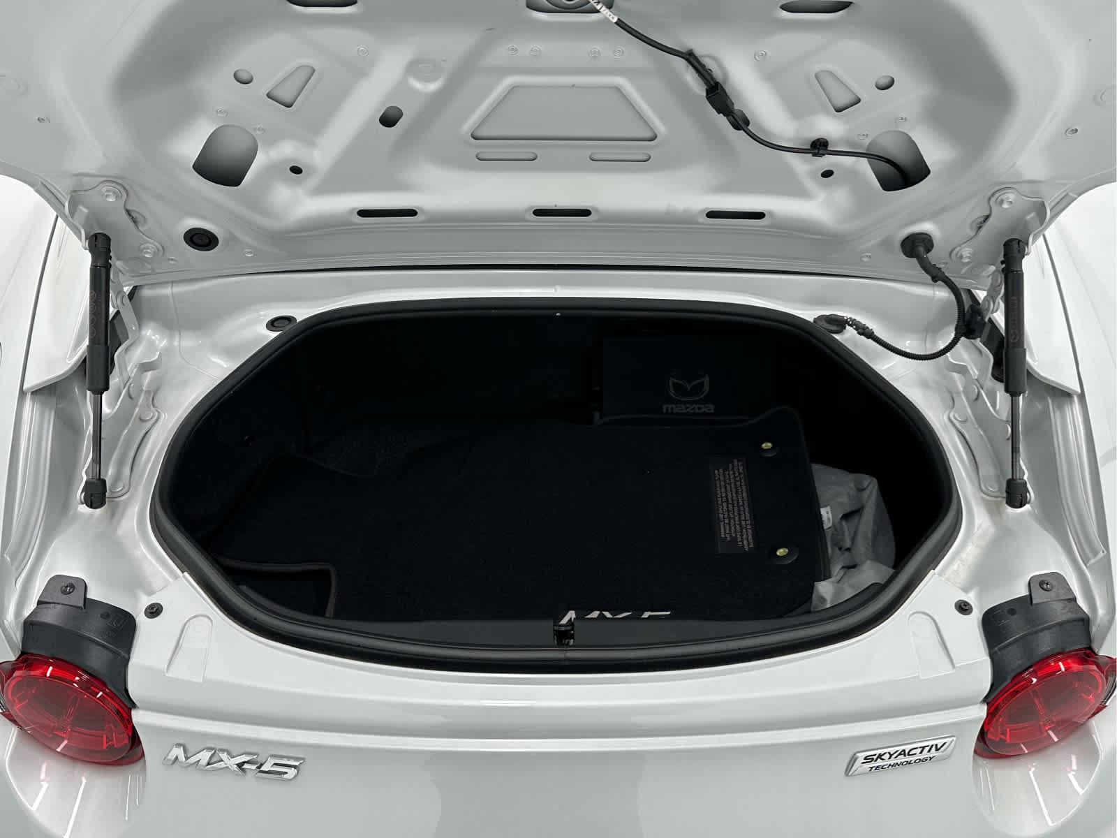 Used 2017 MAZDA MX-5 Miata RF Grand Touring RWD image 36
