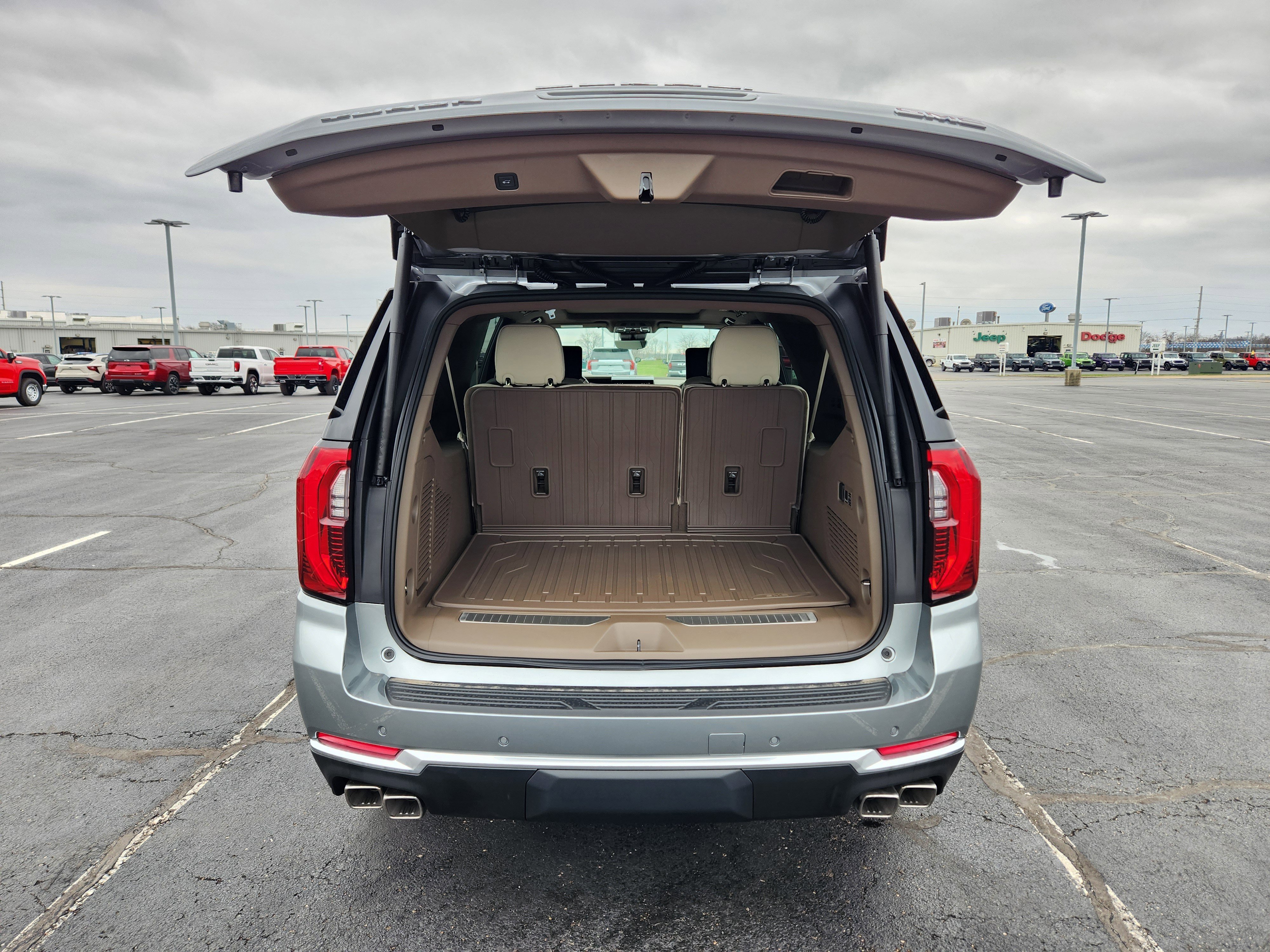 New 2026 GMC Yukon XL Denali w/ Denali Reserve Package image 7