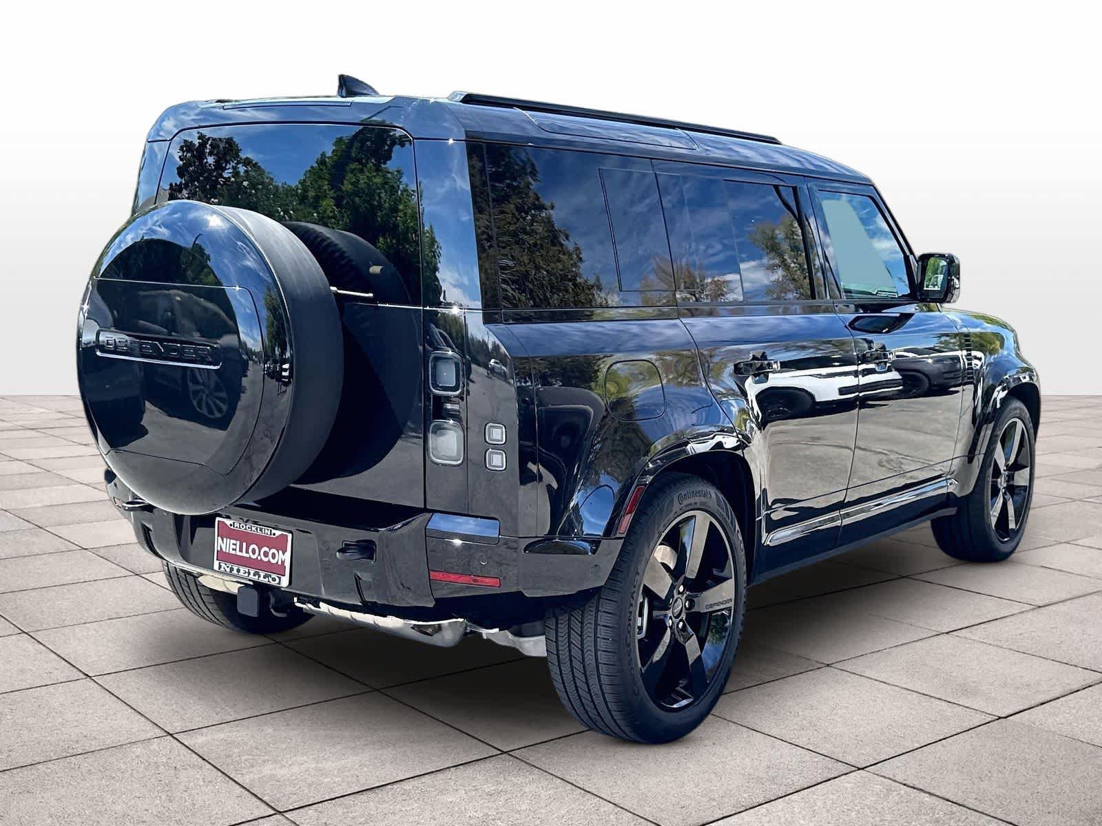 Used 2026 Land Rover Defender 110 X-Dynamic SE AWD/4WD image 13