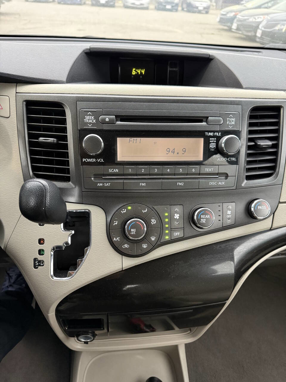 Used 2014 Toyota Sienna L image 16
