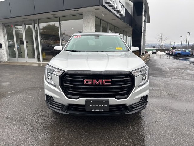 Used 2022 GMC Terrain SLE w/ Driver Convenience Package image 9
