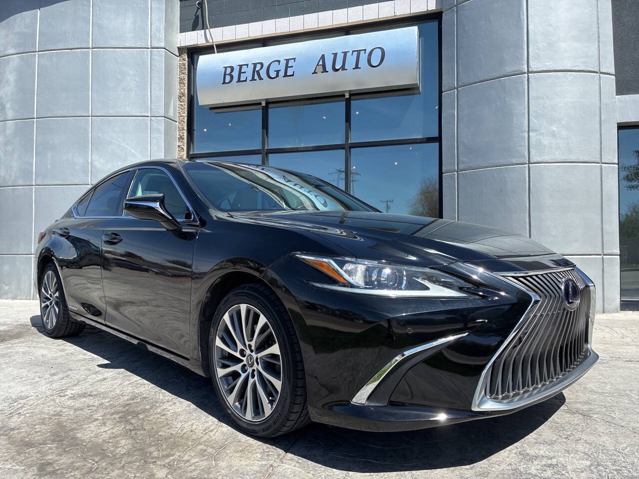 Used 2020 Lexus ES 300h w/ Premium Package