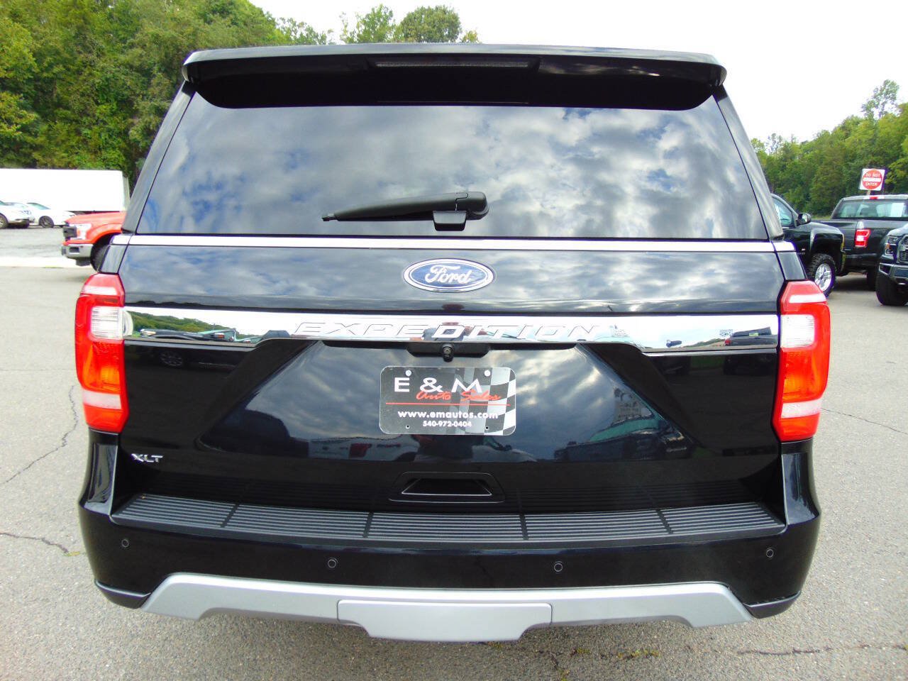 Used 2019 Ford Expedition Max XLT w/ Equipment Group 202A AWD/4WD image 4