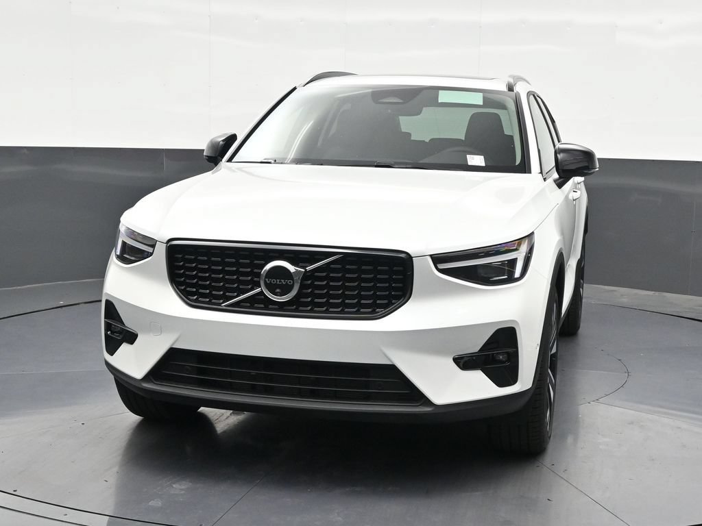 New 2026 Volvo XC40 B5 Plus w/ Climate Package AWD/4WD image 8