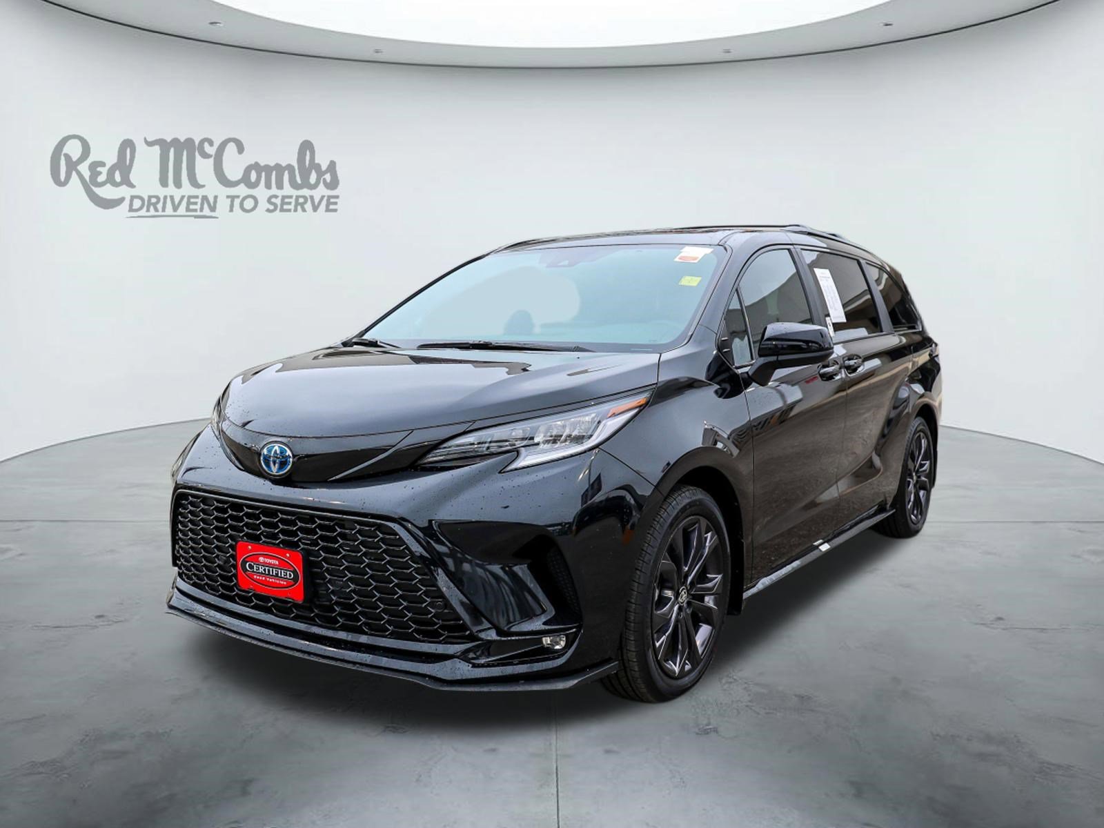 Used 2025 Toyota Sienna XSE w/ XSE Plus Package FWD image 1