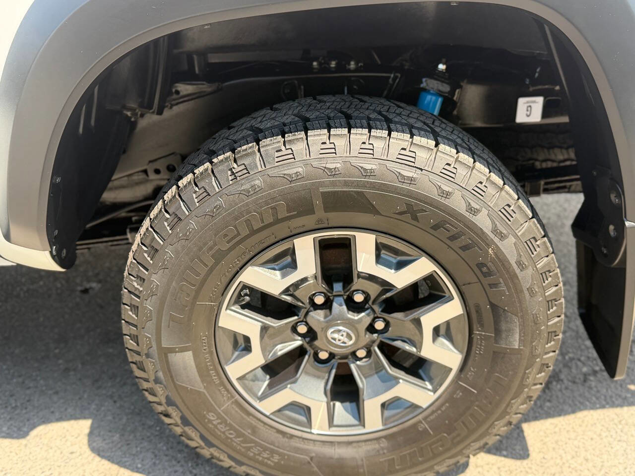 Used 2020 Toyota Tacoma TRD Off-Road w/ Technology Package AWD/4WD image 47