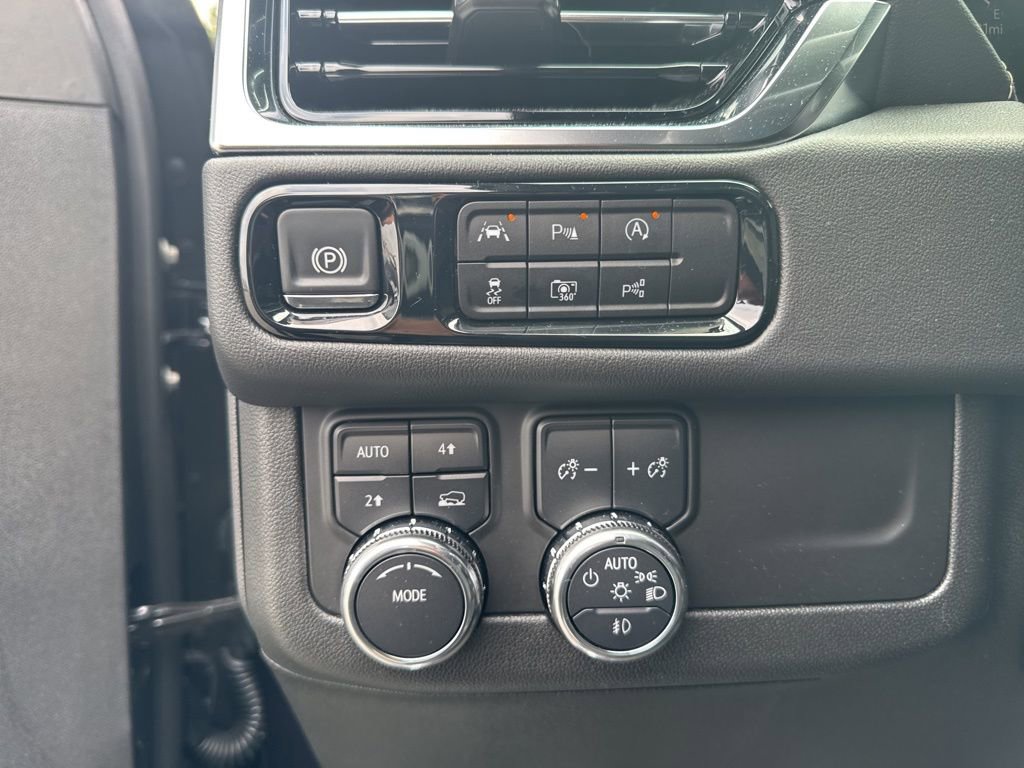 Used 2025 GMC Yukon XL Elevation image 18