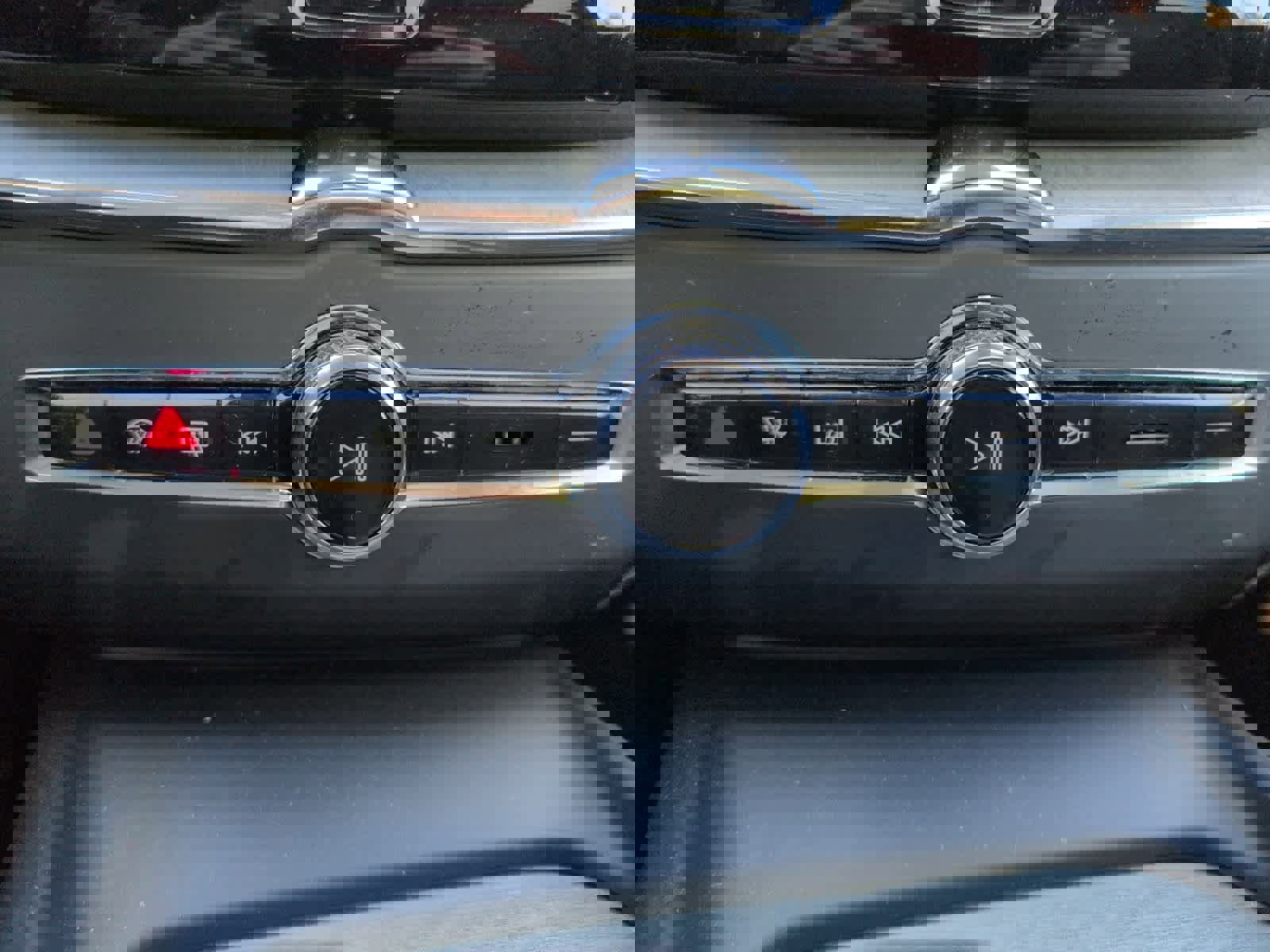 Used 2025 Volvo XC60 B5 Plus image 21