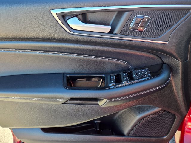 Used 2017 Ford Edge Titanium w/ Technology Package AWD/4WD image 18