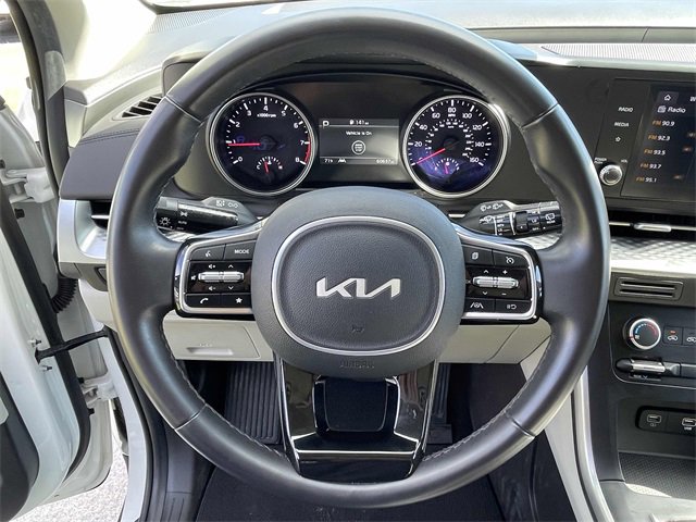 Used 2024 Kia Carnival LX image 21