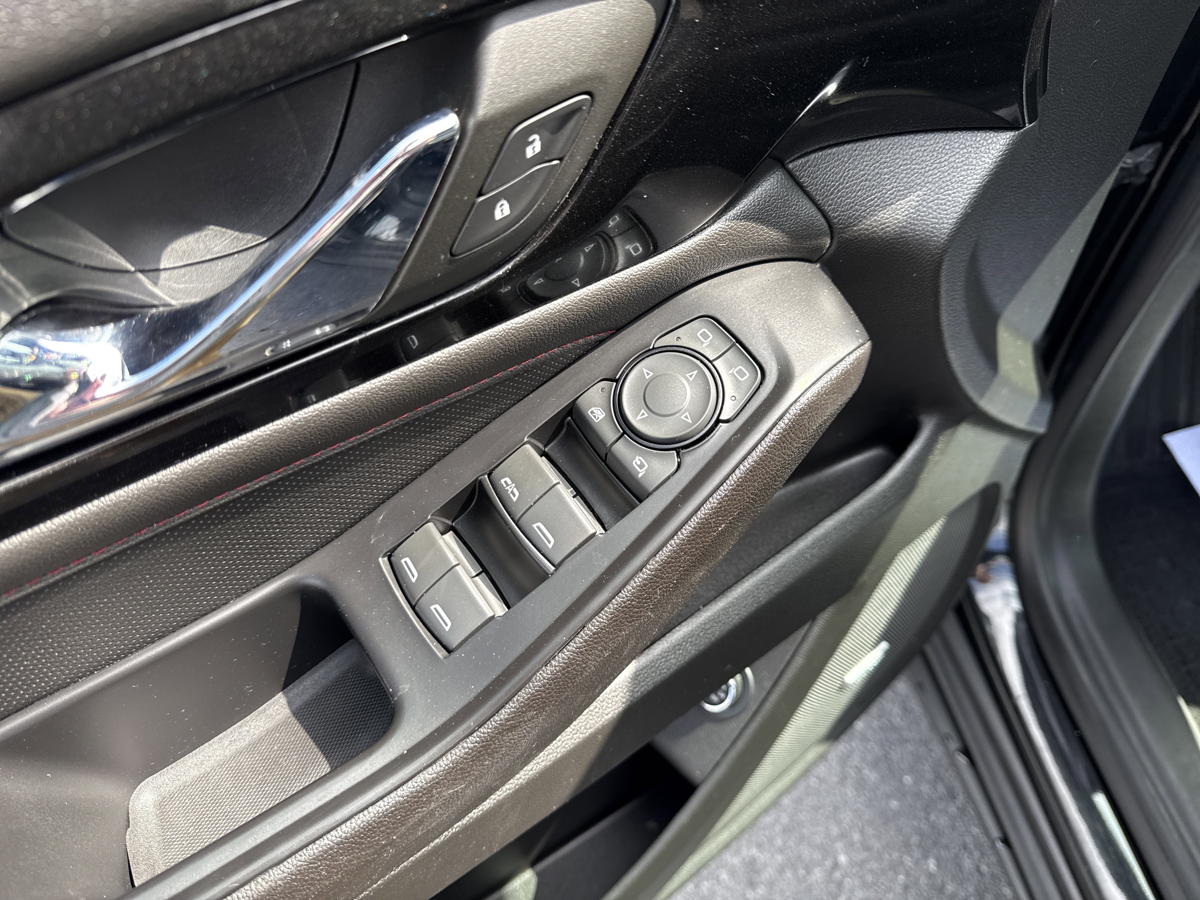 Used 2023 Chevrolet Traverse RS AWD/4WD image 17