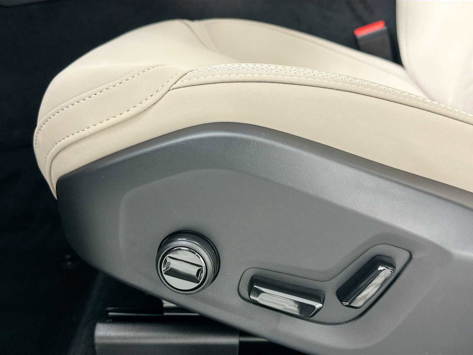 New 2026 Volvo XC90 B5 Plus image 18