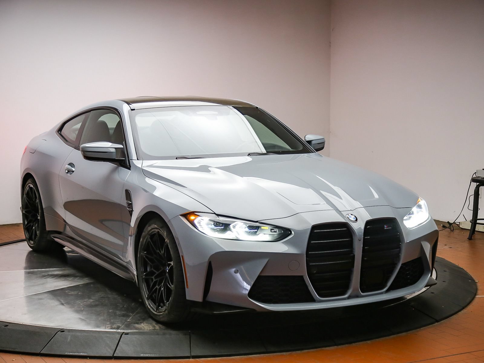Used 2021 BMW M4 Competition w/ Executive Package RWD image 3