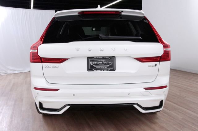 Used 2025 Volvo XC60 B5 Plus image 4