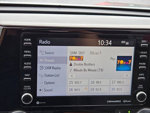Used 2022 Toyota Highlander XLE AWD/4WD image 11