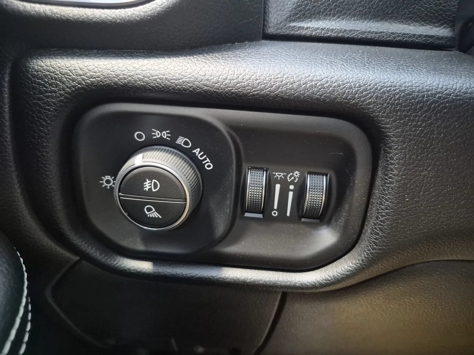 Used 2026 RAM 3500 Laramie AWD/4WD image 29