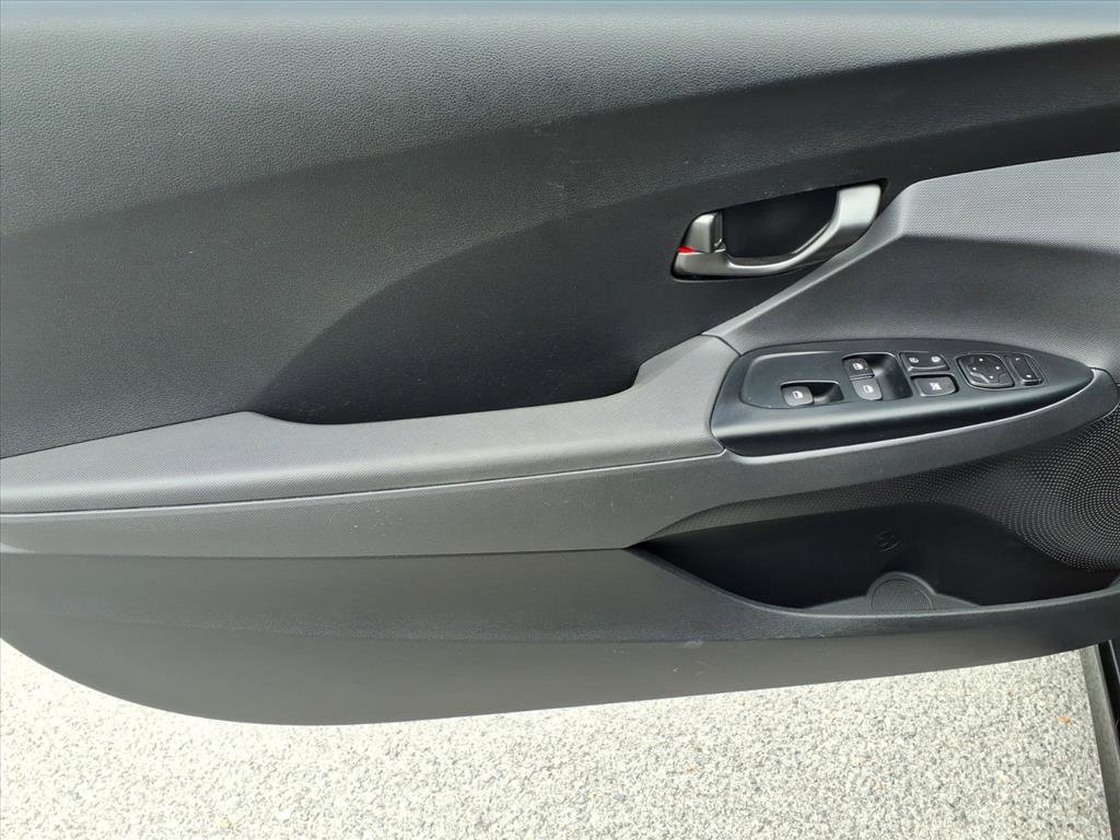 Used 2020 Hyundai Veloster Turbo FWD image 11