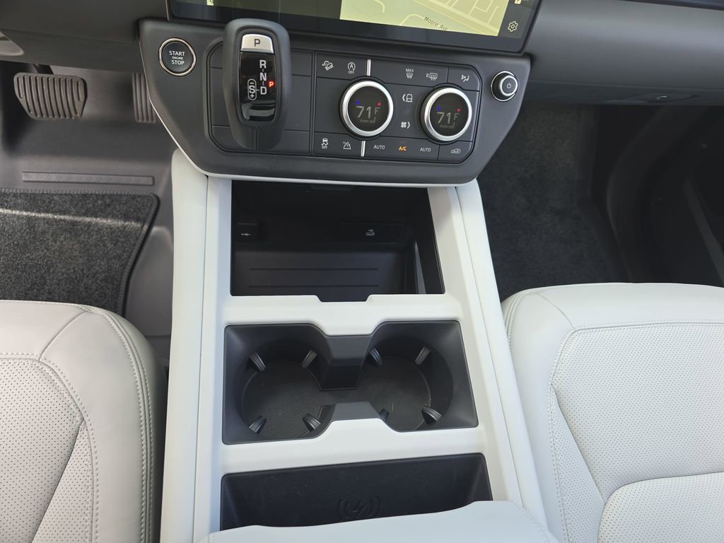 New 2026 Land Rover Defender 110 X-Dynamic SE AWD/4WD image 25