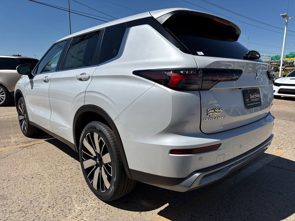 New 2026 Mitsubishi Outlander SE FWD image 3