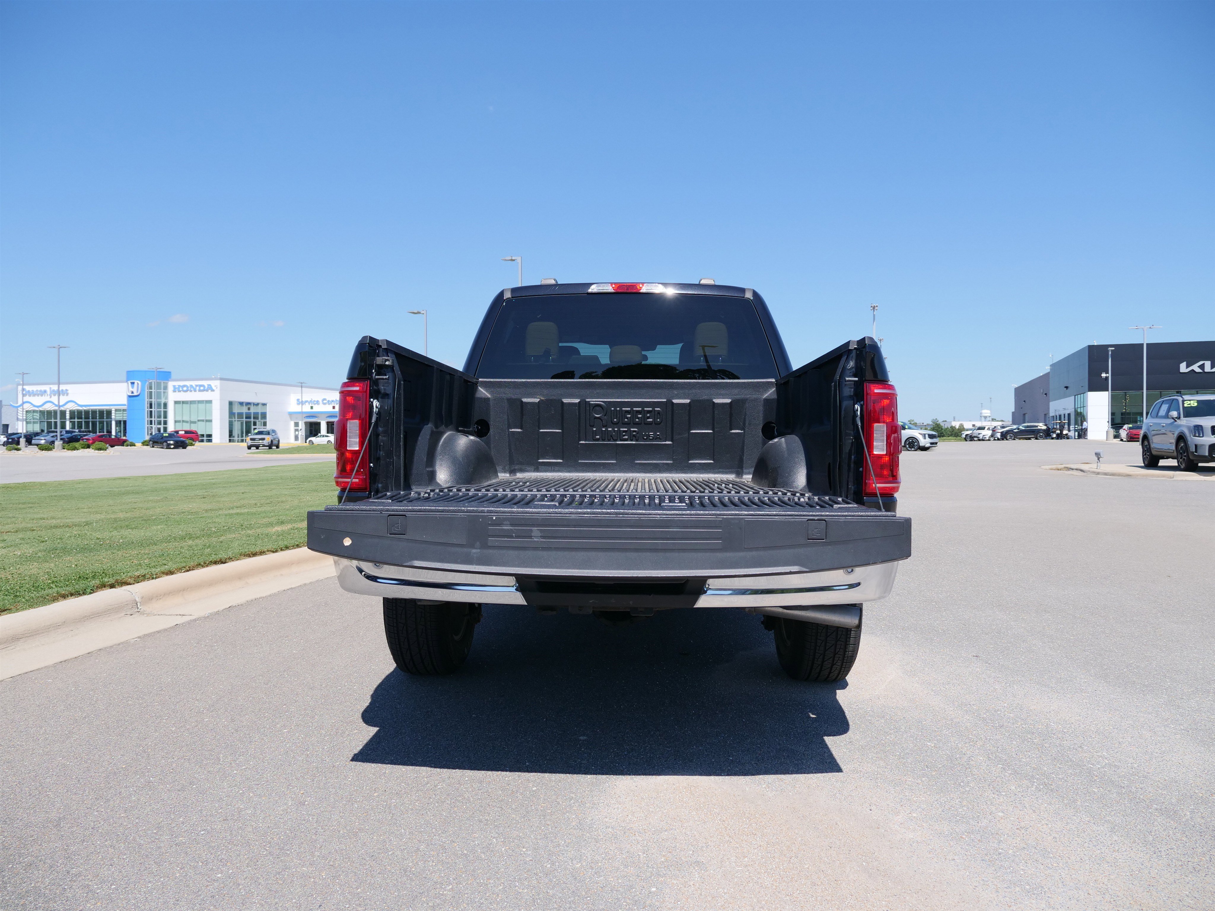 Used 2023 Ford F150 XLT image 5