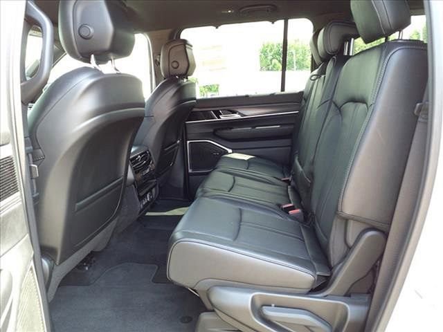 New 2023 Jeep Wagoneer Series III w/ Convenience Group I AWD/4WD image 17