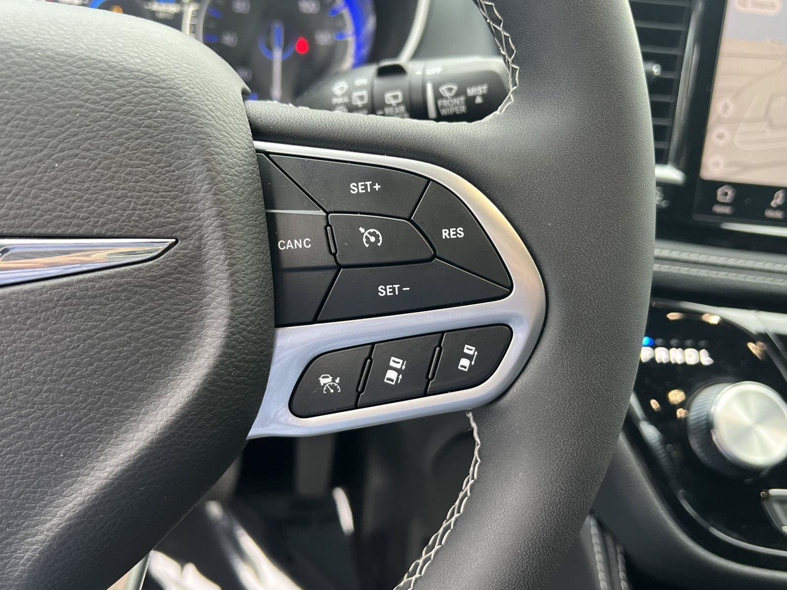 Used 2026 Chrysler Pacifica Limited AWD/4WD image 30