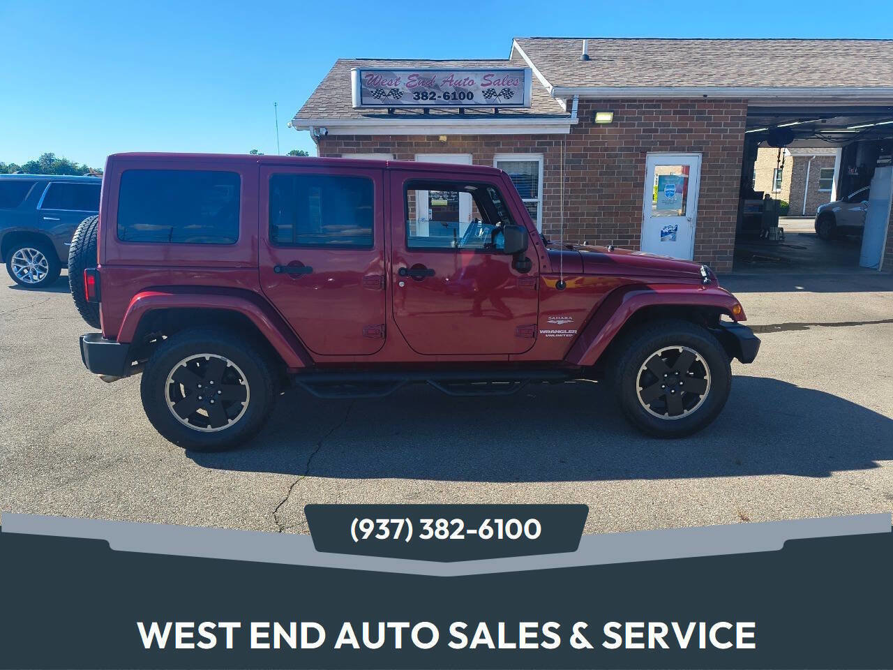 Used 2011 Jeep Wrangler Unlimited Sahara w/ Dual Top Group AWD/4WD image 1