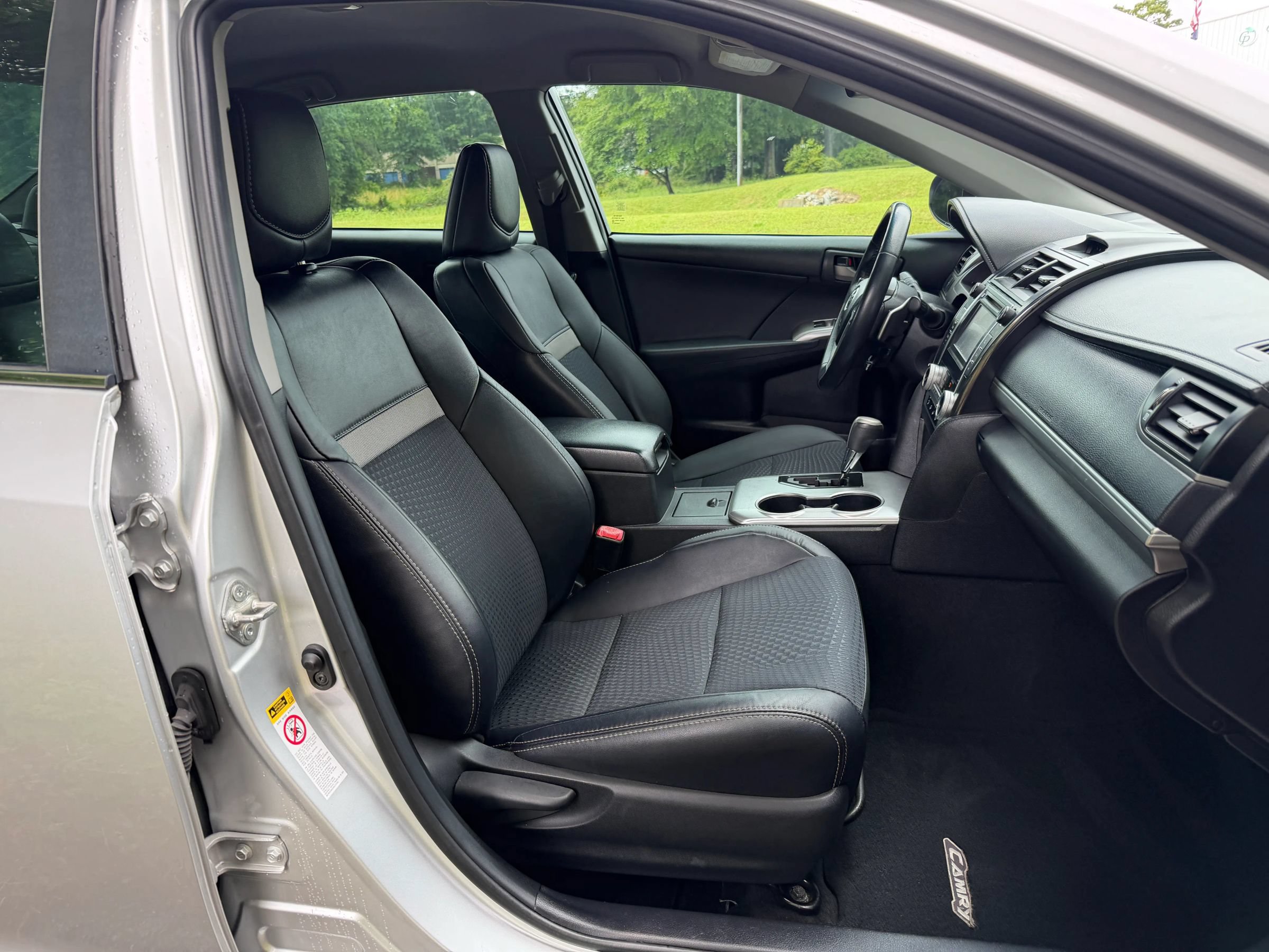 Used 2013 Toyota Camry SE FWD image 10